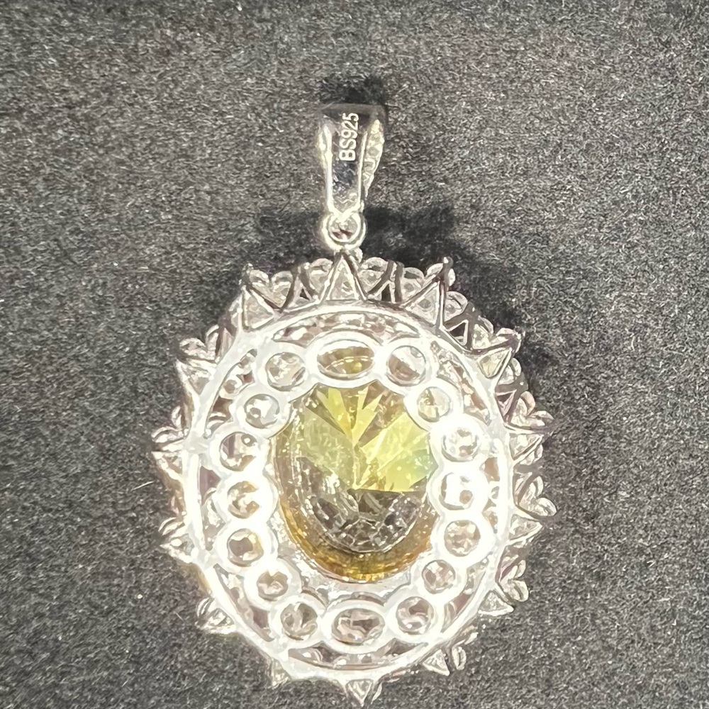 Stunning .925 Sterling Silver Pendant - Picture 2 of 3